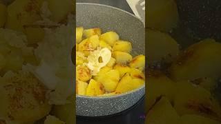 Картофель с чесноком/Обед за десять минут/potatoes with garlic/салат с солеными огурцами/#еда