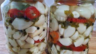 Маринованный чеснок на зиму. pickled garlic for the winter.