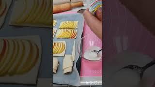 Круассаны с шоколадом???? и слойки с яблоком, ммм вкусно????